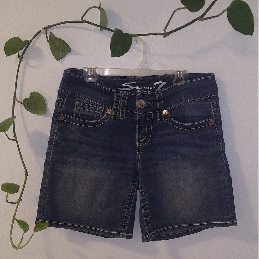 Seven Jeans size 4 weekend shorts